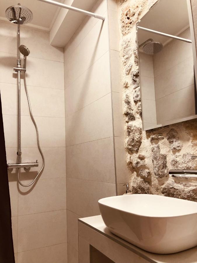 Guesthouse Giraffe ドンヤ・ラストヴァ エクステリア 写真