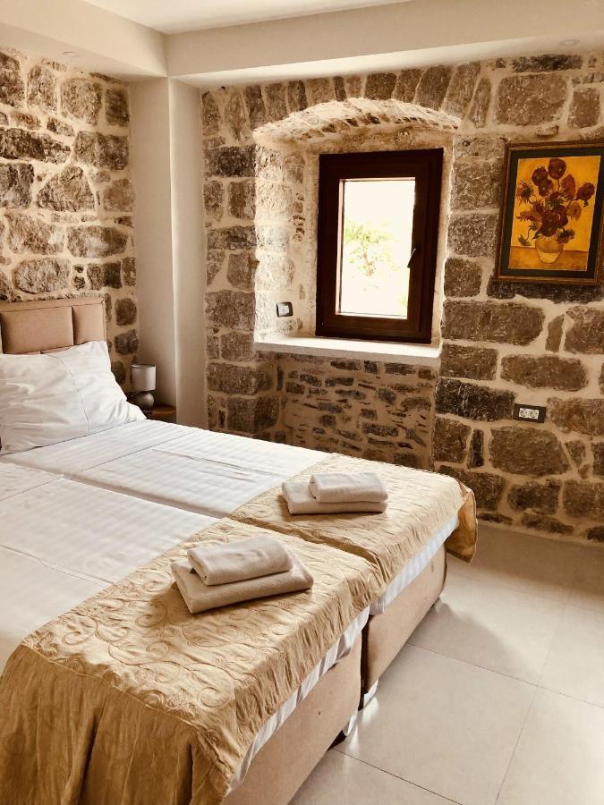Guesthouse Giraffe ドンヤ・ラストヴァ エクステリア 写真