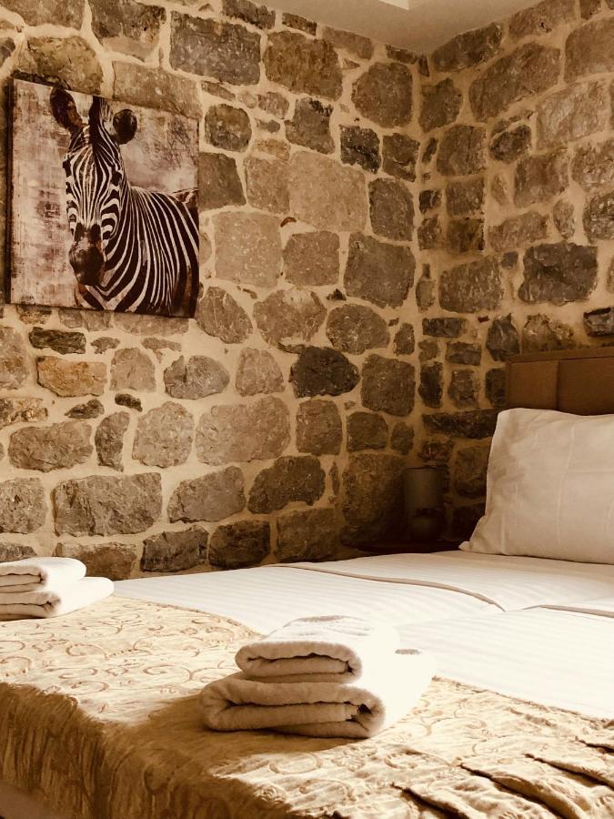 Guesthouse Giraffe ドンヤ・ラストヴァ エクステリア 写真